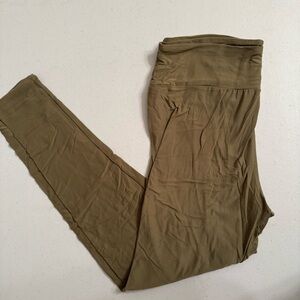 LuLaRoe NWT Olive Green Leggings | Tall & Curvy